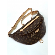 Сумка Louis Vuitton Bumbag из классической канвы Monogram с кожаной нашивкой